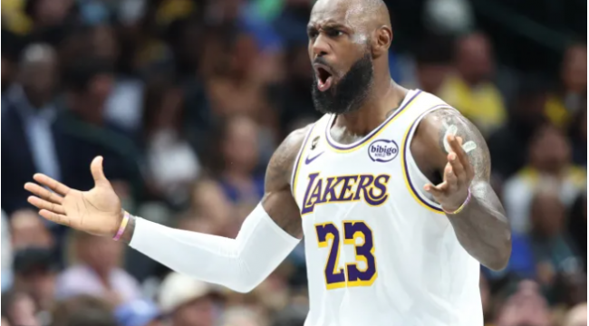 LeBron James kritisiert Sohn Bronny mitten im Spiel gegen Mavericks