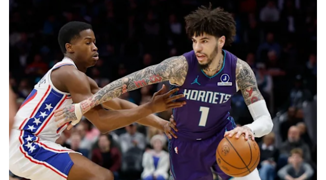 Hornets nehmen eine 50-Punkte-Führung zum zweiten Mal in diesem Monat, rollen über 76ers 130-93