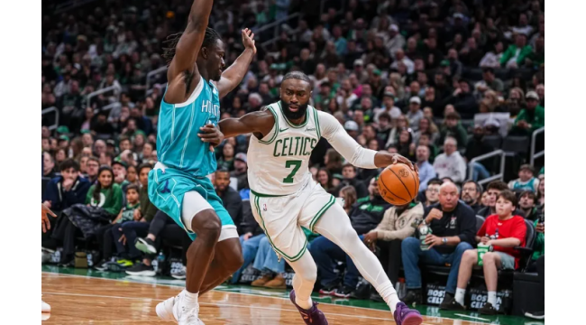 Jaylen Brown hilft Celtics, die Hornets bei 4 zu gewinnen