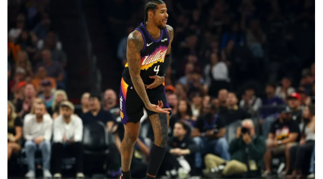 Sonnen stapeln sich auf Punkten, trauriger Jazz in der Kreuzfahrt zum Sieg