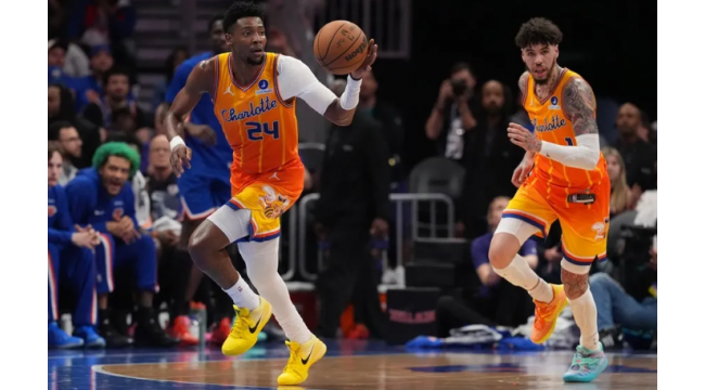 Hornets schnappen Knicks' Siegerfolge hinter Kon Knueppels großem Ausflug