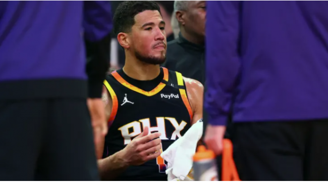 Devin Booker schockierte die Umkleidekammer des All-Star-Spiels, als er sich dem jüngeren Team anschloss