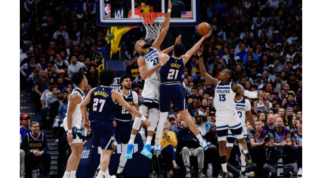 Nikola Jokics Triple-Double verlängert Nuggets-Serie mit Wolves