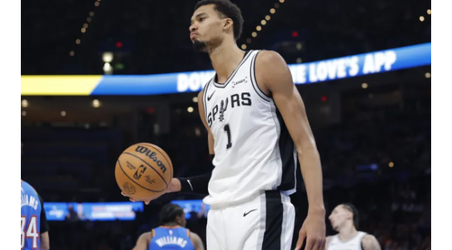 Spurs' Victor Wembanyama zerstört mehrere NBA-Rekorde mit DPOY-Auszeichnung