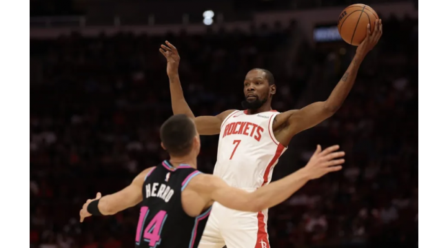 Amen Thompsons Tipp-in bei Buzzer Lifts Rockets over Heat