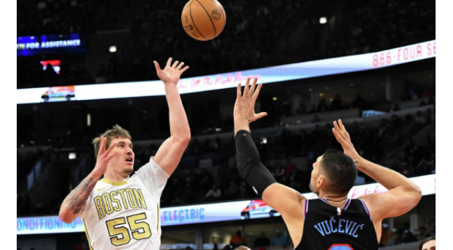 Kevin Huerters Buzzer-Beater hebt Bulls vor Celtics vor Derrick Roses Trikot in den Ruhestand