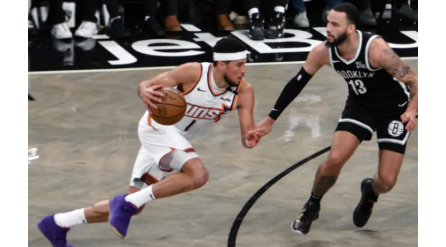 Devin Booker schließt die Erzählung ab, dass er jetzt ein passiverer offensiver Spieler ist