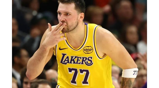 Luka Doncic nimmt High-Scoring-Act auf der Straße, als Lakers Magic besuchen