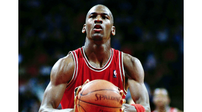 Mann verurteilt wegen Verkaufs von gefälschten Michael Jordan, Pokémon-Karten