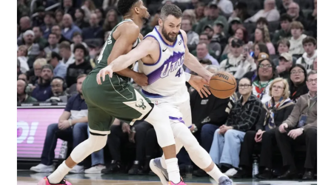 Giannis Antetokounmpo, Bucks besuchen weiterhin Jazz singend Blues