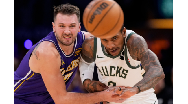 Giannis stoppt LeBron zweimal in der letzten Minute, als die Bucks Rallye, um die Lakers 105-101 zu schlagen