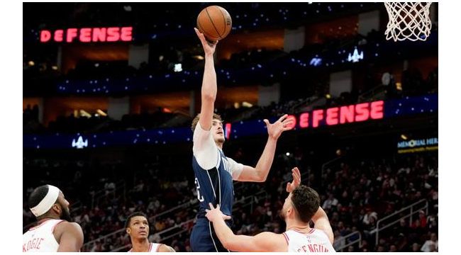 Amen Thompsons nahe dreifache Doppellifte Rockets over Mavericks in spannendem Finish