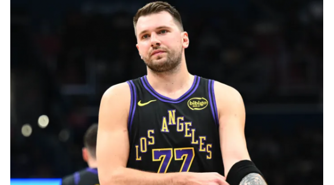 Lakers schneiden Verbindungen mit Luka Doncics 7-Fuß-Ex-Mavericks-Teamkollege über G-League-Buyout