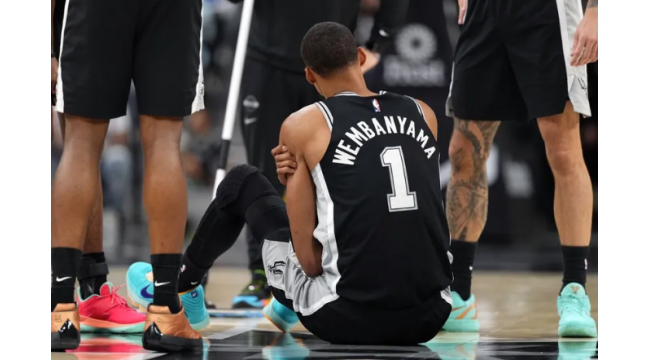 Victor Wembanyama (Schulter) kehrt gegen die 76ers nicht zurück