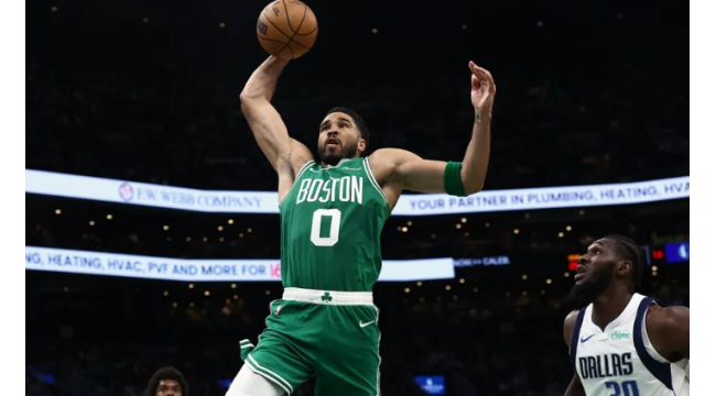 Jayson Tatum macht gewinnende Rückkehr, hilft Celtics Mavericks zu übertreffen