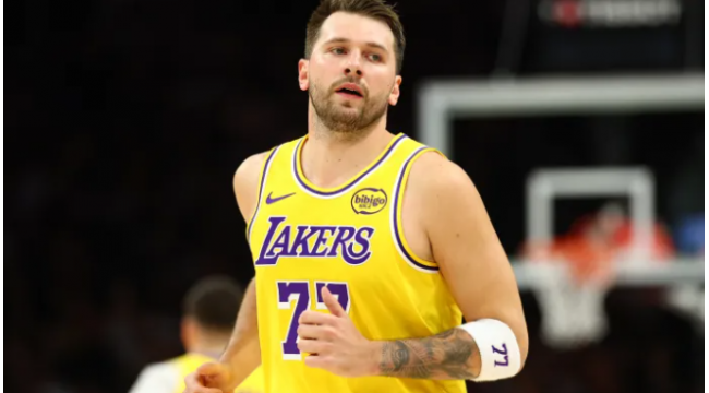 Wie Luka Doncics Hamstring-Verletzung Lakers Playoff-Bild, NBA MVP-Rennen und mehr beeinflusst